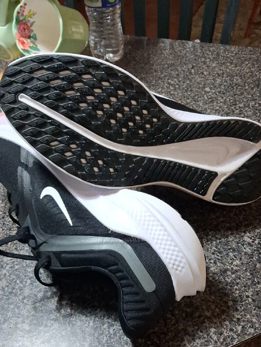 Nike Men's Black and White Athletic Running Sneakers QUEST 05 SIZE 12.5